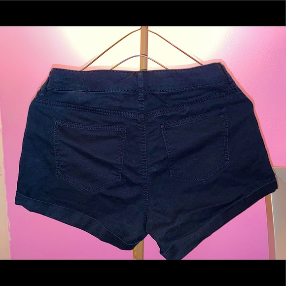 2 H&M Shorts - Picture 3 of 5